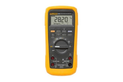 Fluke 28 II digitalt industrimultimeter med IP67 beskyttelse til robuste arbejdsmiljøer og præcise målinger.