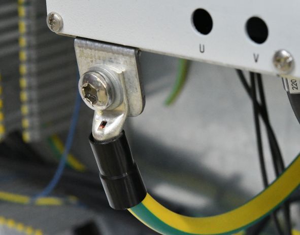 Insulated cable lug 10mm-Ø4mm