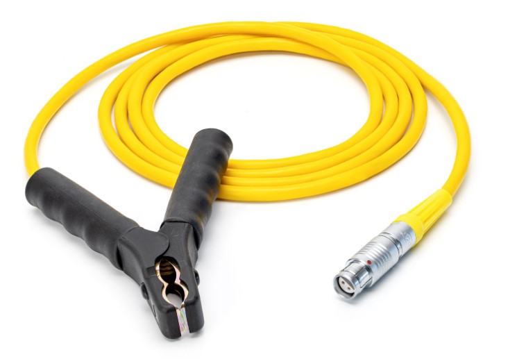 Ground bond clamp with high-current plug