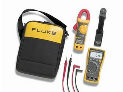 Multimeter digital Sand-RMS, Fluke 323, måleledninger og taske på hvid baggrund
