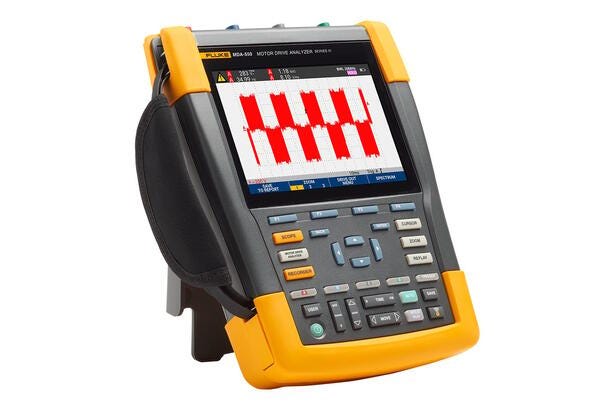 Fluke MDA-550 Series III motordrevanalysator som viser måleresultater med røde kurver på skærmen.
